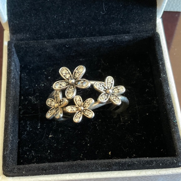 Two Pandora daisy rings puzzle pieces - Picture 1 of 5